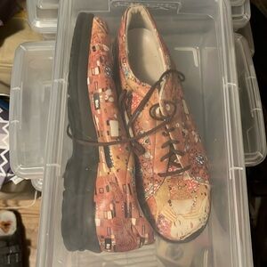 Icon Shoes Klimt Kiss Lace Up size 8